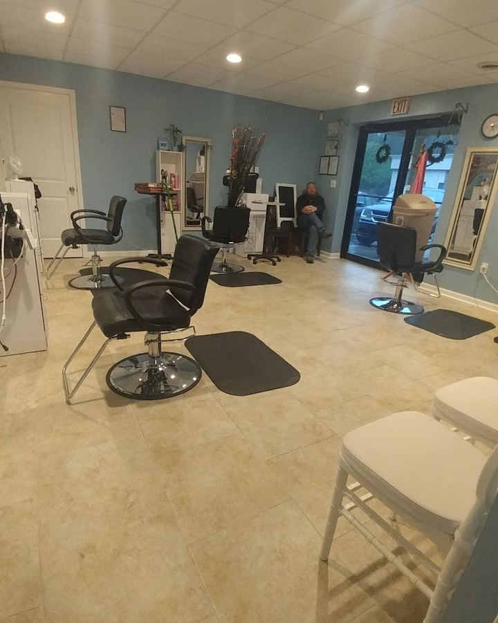 Styling stations at Curl Up And Dye in Johnson City